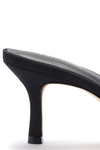 Mini Elle Pump In Black Fabric